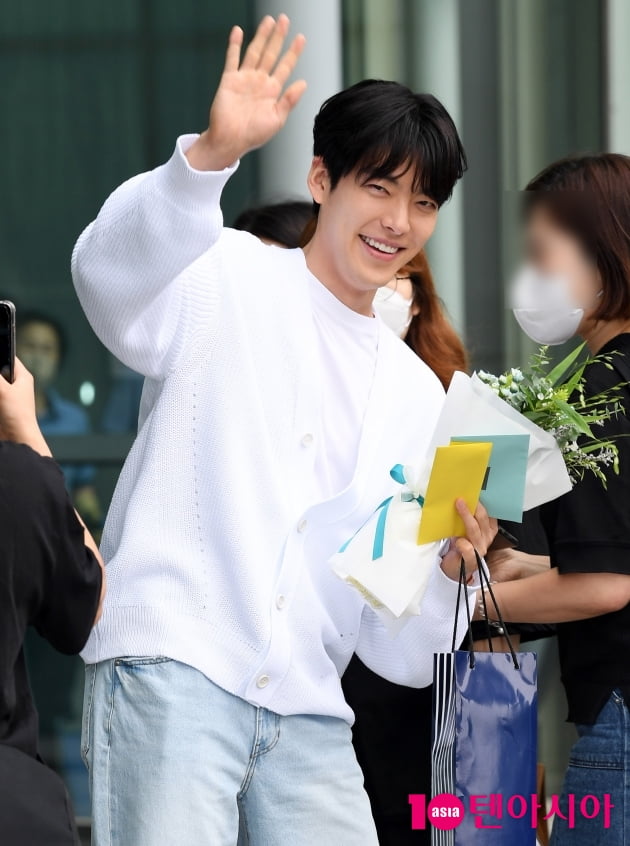 [공식] 김우빈, 오늘(4일) 서울아산병원 1억 기부…조용하고 꾸준한 선행