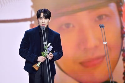 '우수상' 이준 "정용화랑 '차비'도 없었는데…잘 버텨온 나, 격려하고파"[KBS 연기대상]