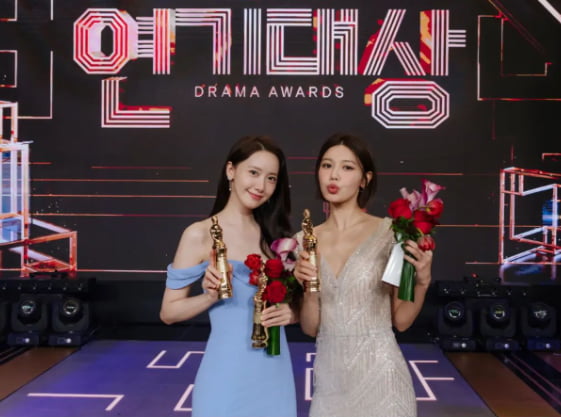 '현빈♥' 손예진도 하트 댓글 남긴 그 사진…윤아X수영, 눈물나는 우정