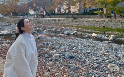 '이승기♥' 이다인, 1년 만에 전한 근황…밝은 미소에 '훈훈 비주얼'