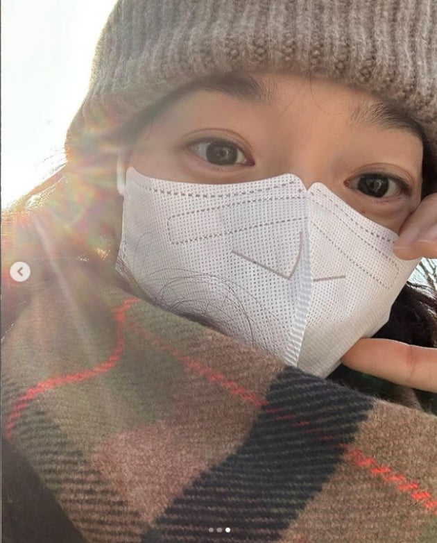 '김우빈♥'신민아, 기부천사 한파도 녹인 새해인사...반짝반짝