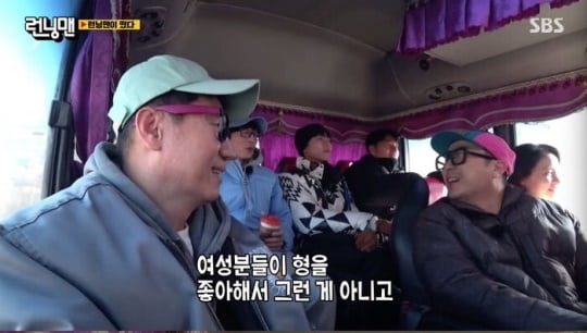 [종합] 유재석, 은퇴 권유 받았다…"방송 떠나기엔 아직 젊은 나이"  ('런닝맨')