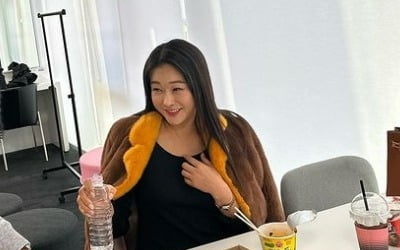 '송도맘' 현영, 딸·아들 학비만 6억…워킹맘의 새해 다짐 "2023년 잘해봐야죠"