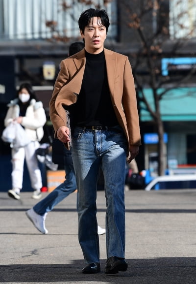 [TEN 포토] 정용화 '등장부터 멋짐폭발'
