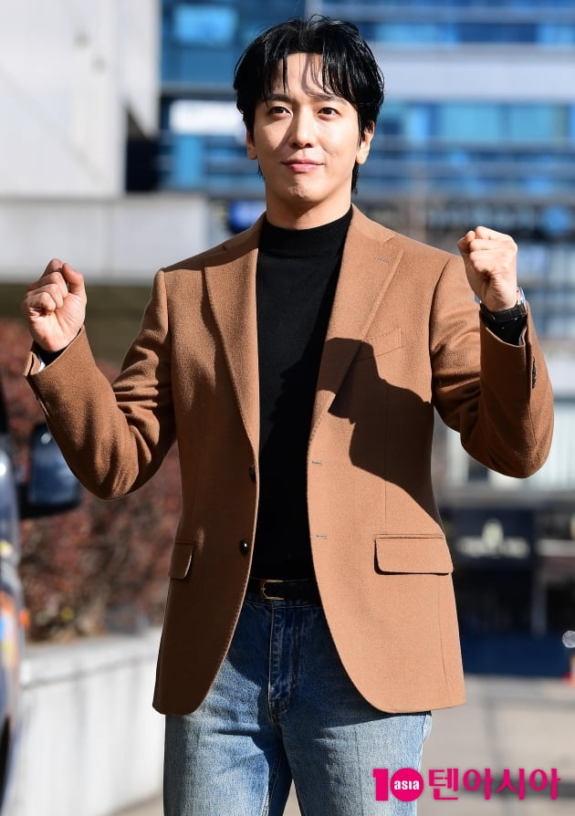 [TEN 포토] 정용화 '드라마 '두뇌공조' 파이팅!'