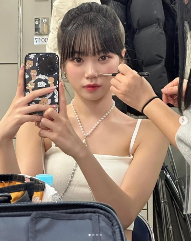 르세라핌 김채원, 계묘년 맞이 셀카 투척...인형같은 미모