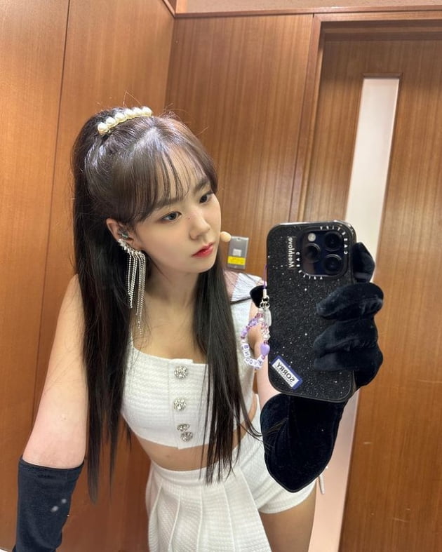 한승연, 화이트 공주님 변신…헤어·메이크업·코디 완벽 파워 아이돌