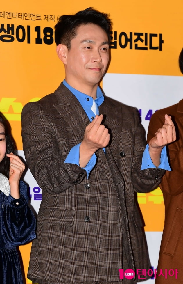 [TEN 포토] 오정세 '웃음을 드립니다'