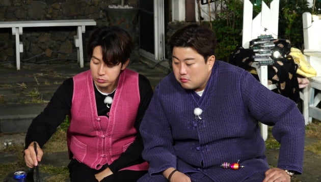 김호중, '짠내 폭발' 첫사랑 스토리에 안경까지 벗어던지며 '분노'('복덩이들고')