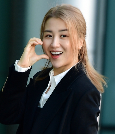 [TEN 포토] 박하선 '♥류수영에게 보내는 볼하트'