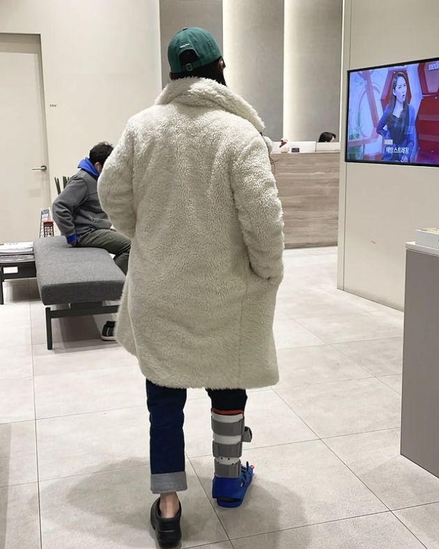 소유, 2023년 된 지 얼마 됐다고 벌써부터 액땜…다리 깁스 엔딩