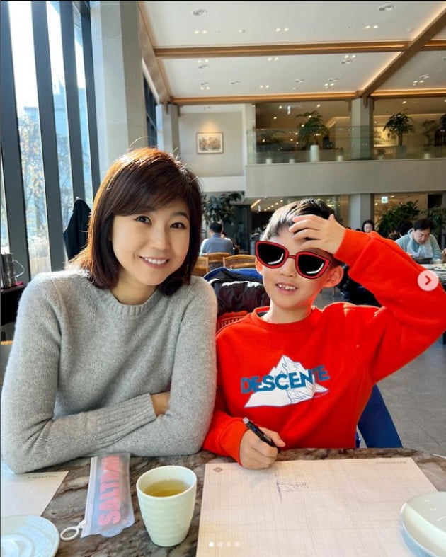 '홍콩댁' 강수정, 데이트시절 사진이 몰래 찍혔던 곳...세명이 오니 새롭네