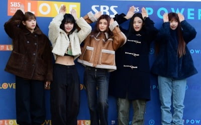 "뮤비 소재 나만 불편함?"…도마 위에 오른 뉴진스의 'OMG'[TEN피플]