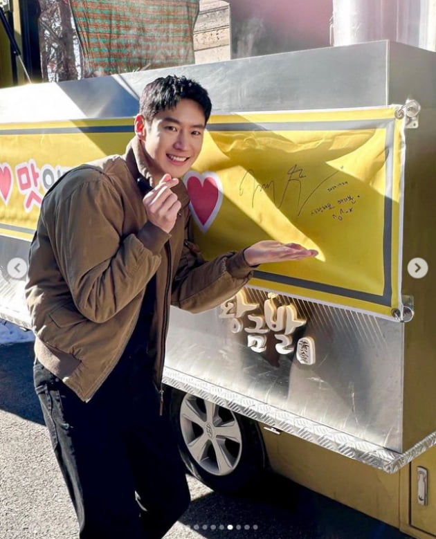 이제훈, 팬들 사랑에 겨울도 녹겠네...감사한 인증샷