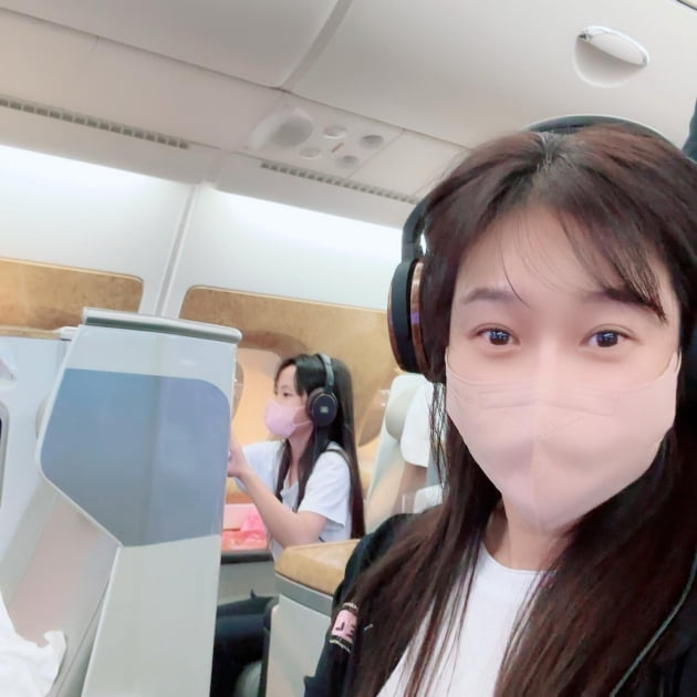 '금융맨♥' 현영, 딸과 비즈니스석 타고 떠난 여행…플렉스한 송도맘