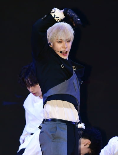 [TEN 포토] 문빈 '무대에 몸을 맡기고'