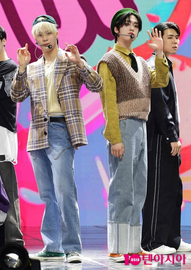 [TEN 포토] 문빈&산하 '반전매력 두 남자'