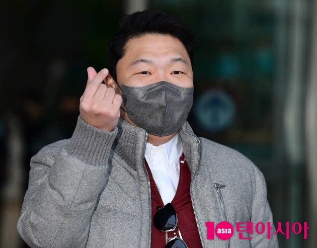 [TEN 포토] 싸이 '수줍은 하트'
