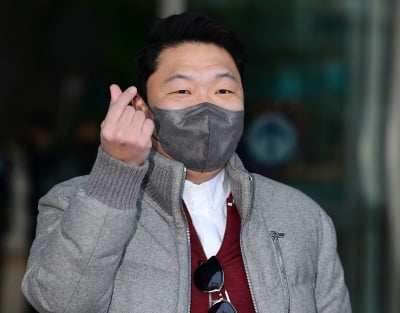 [TEN 포토] 싸이 '수줍은 하트'
