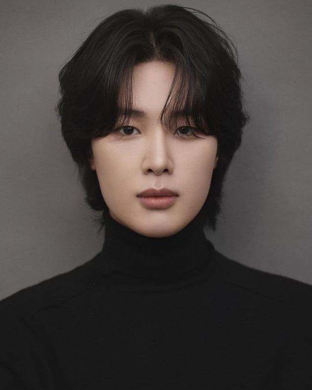 '학폭 사과' 김동희, 새해 인사하더니…이번엔 새 프로필 사진 공개