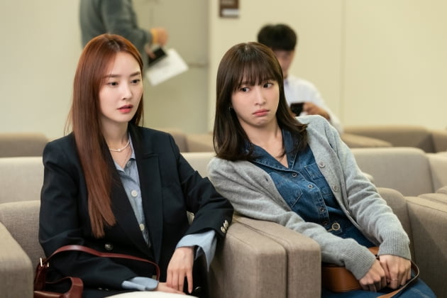 '5년 열애 끝' 하니, 새 썸남과 취중 키스…데이트 포착('판타지스팟')