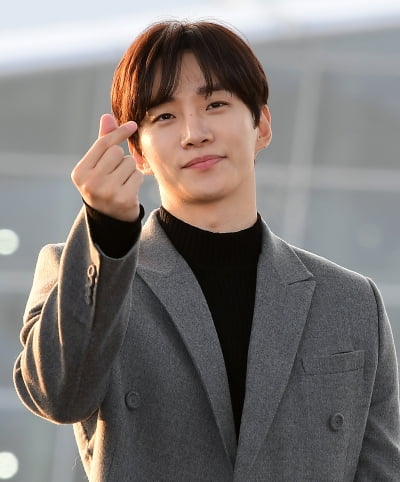[TEN 포토] 이준호 '러블리한 하트'