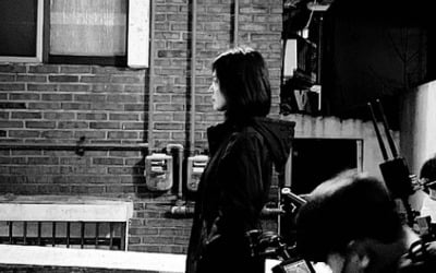 송혜교, 흑백 필터에 가려진 핏빛 복수…숨길 수 없는 아우라