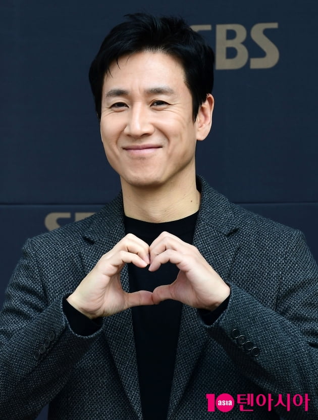 [TEN 포토] 이선균 '드라마 '법쩐' 사랑해주세요'