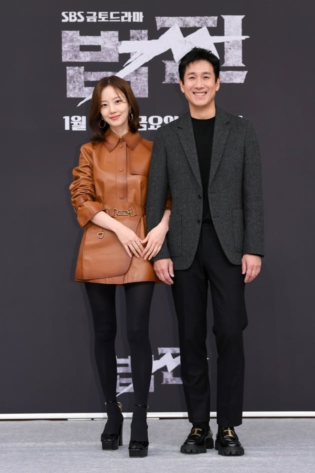 '법쩐'의 배우 문채원, 이선균. / 사진제공=SBS