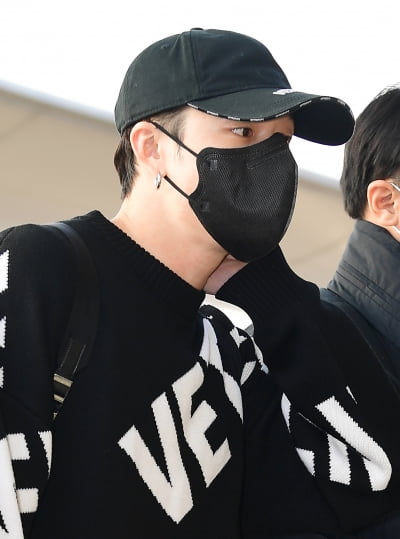 [TEN 포토] 스트레이키즈 방찬 '마스크 넘어 잘생김'