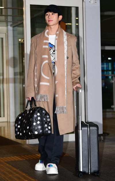 [TEN 포토] 정해인 '머리부터 발끝까지 센스 가득'