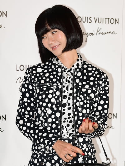 [TEN 포토] 배두나 '하트 배워서 올께요~'