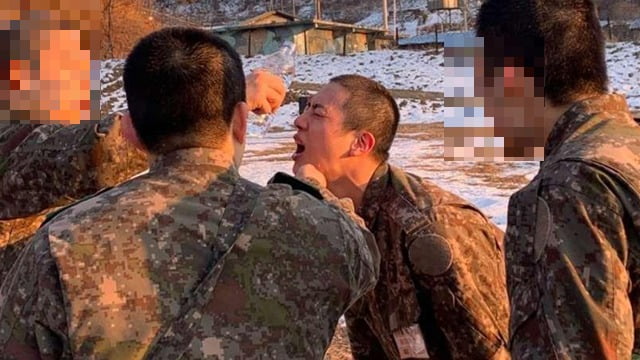 방탄소년단 진, 중대장 훈련병 됐다…화생방 끝나고도 잘생겼네