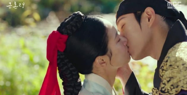 [종합] 박주현, 애매했던 ♥김영대 태도에 '발끈'→뜨거운 입맞춤 '연애 시작'('금혼령')