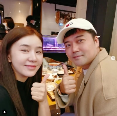 차오루, 대상 탄 연예인과 식사하기...엄지척