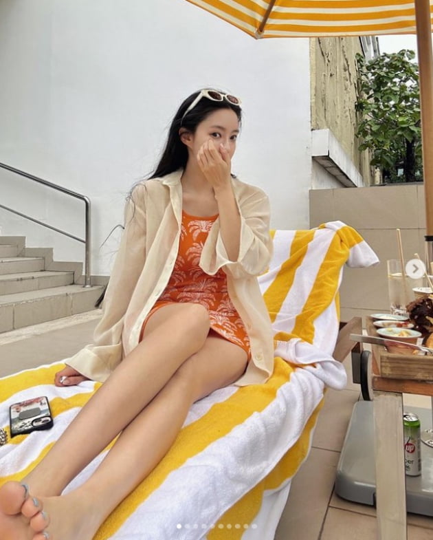 효민, 美친 각선미...수영장에서 섹시하게
