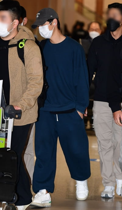 [TEN 포토] 송중기 '편안한 차림으로 입국'