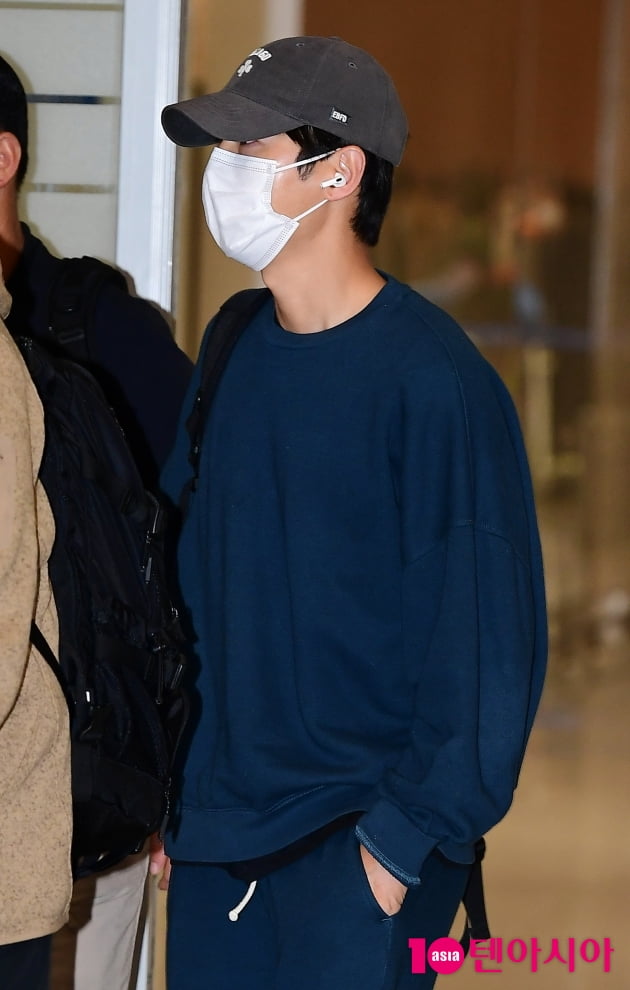 [TEN 포토] 송중기 '마초남의 매력'