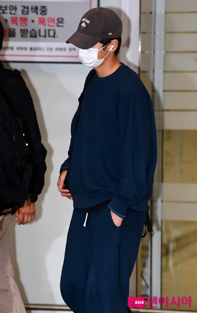 [TEN 포토] 송중기 '피곤해요'