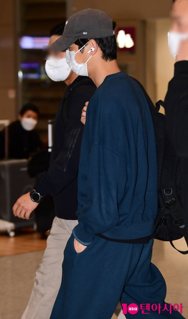 [TEN 포토] 송중기 '샤프한 옆선'