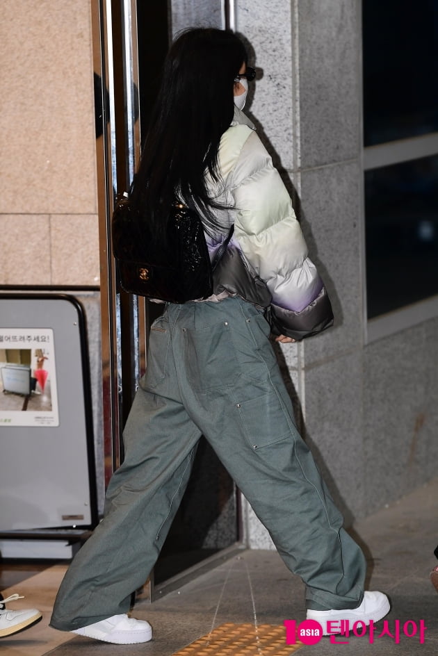[TEN 포토] 블랙핑크 제니 '청순한 뒤모습'