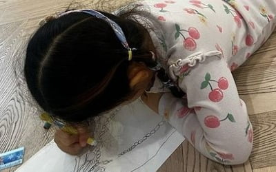 '정석원♥' 백지영, 디즈니 공주에 빠진 딸 화가해도 되겠어 "왕뿌듯"