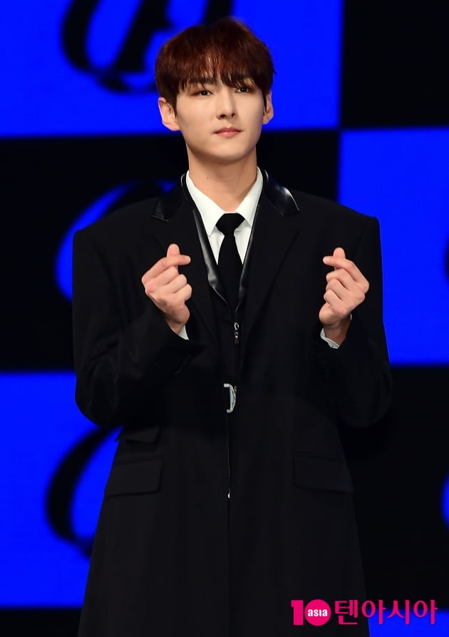 [TEN 포토] SF9 주호 '하트도 두개 드려요'
