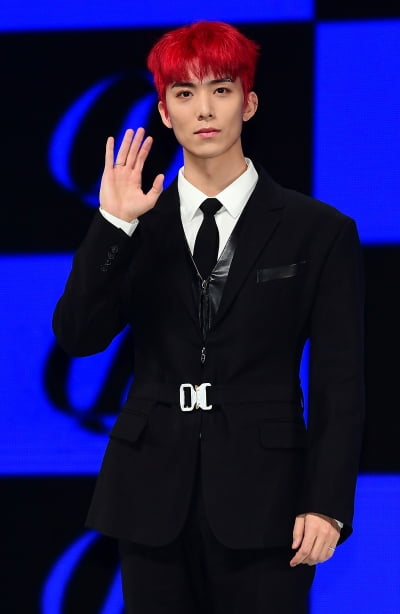[TEN 포토] SF9 휘영 '강렬한 레드'