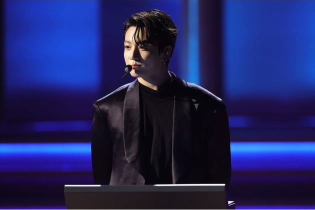 美그래미, 방탄소년단 정국 '그래미 이달의 컬러: 블루' 선정