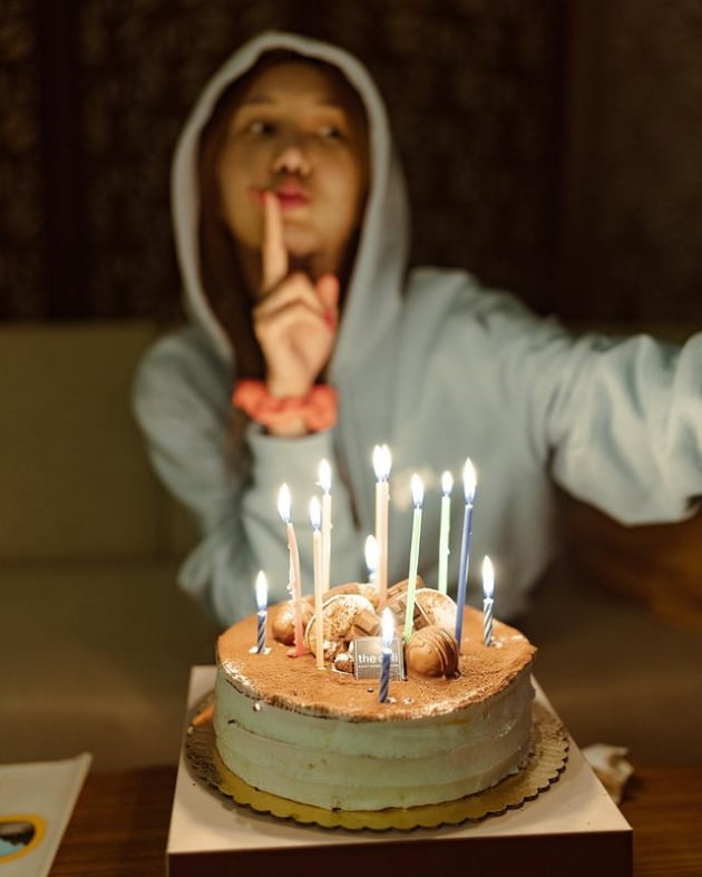 '엄태웅♥' 윤혜진, 43세 되더니 볼에 바람 빵빵…극과 극 패션