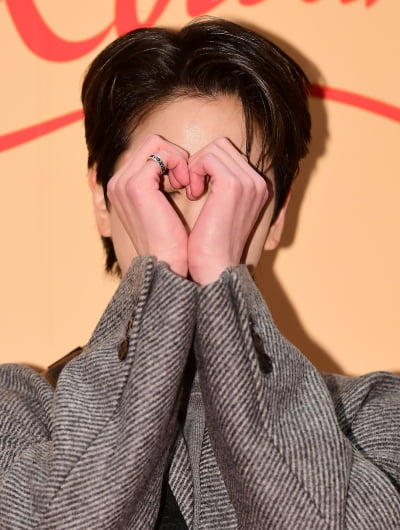 [TEN 포토] 더보이즈 영훈 '치명적인 하트'