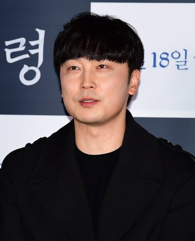 [TEN 포토] 서현우 '마이크가 안되서 육성으로 인사드려요'