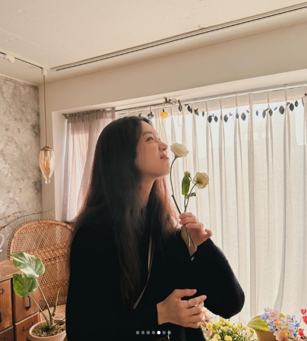정려원, 꽃 보다 아름다운 여인...봄을 부르는 미모