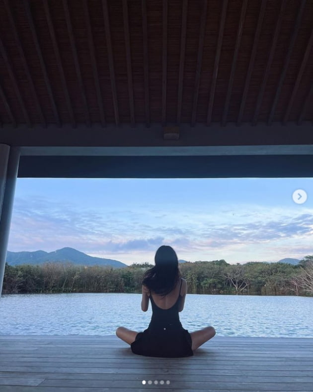 '금융맨♥' 손연재, 완벽한 수영복 뒤태...행복한 신혼